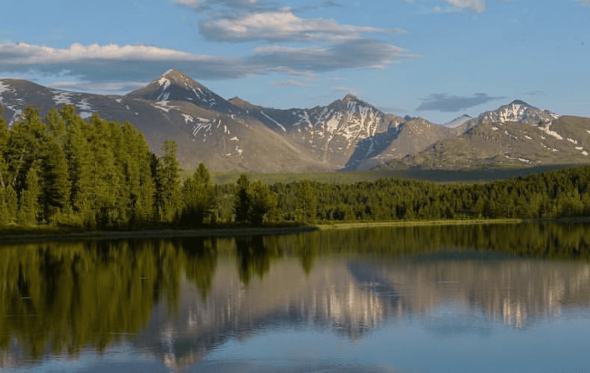 Repos dans les montagnes de l'Altaï