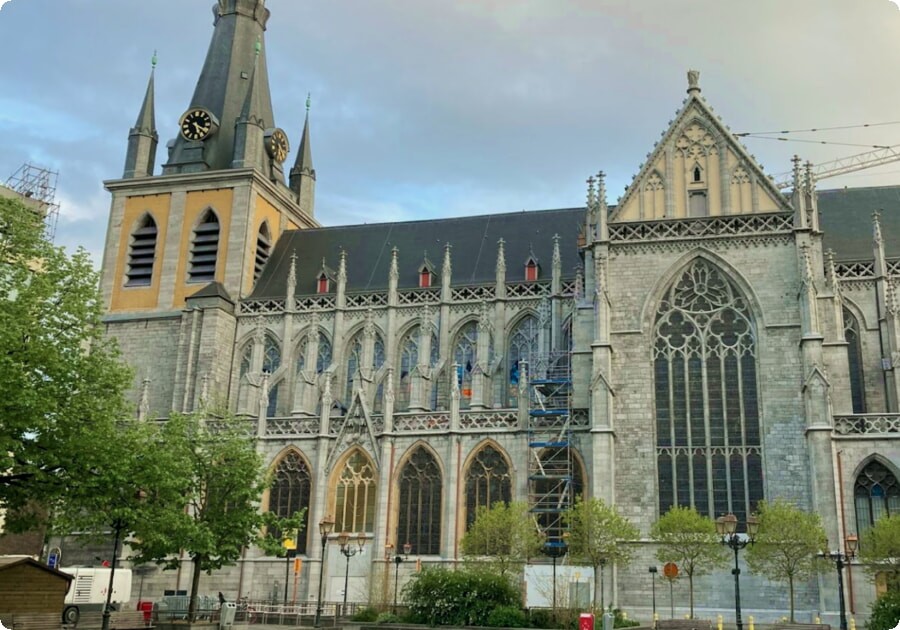 Tours à Liège, Belgique