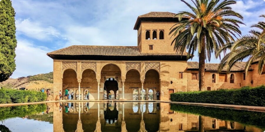 Знакомство с Альгамброй: очаровательным дворцом чудес Испании
